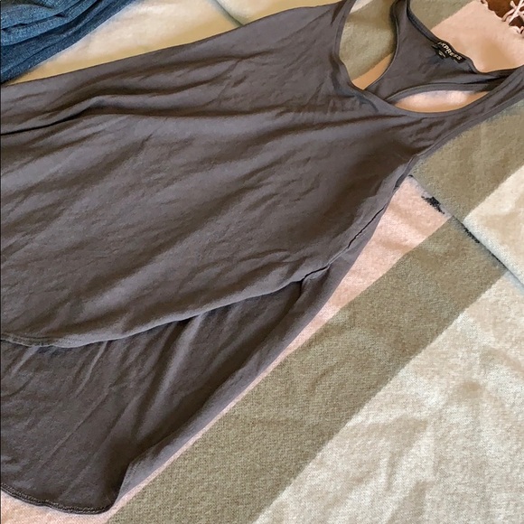 Express High-Low Tank Top - Picture 2 of 4